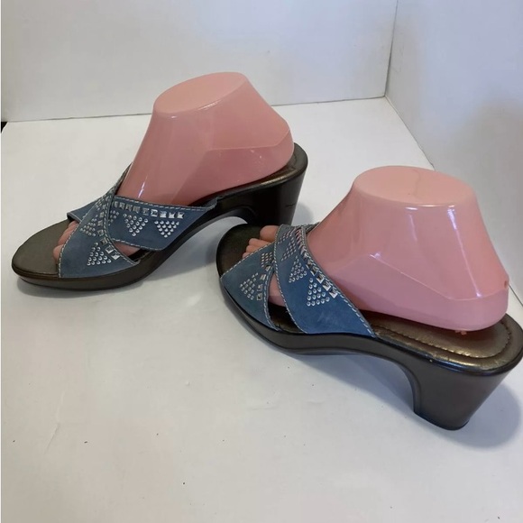 Naturalizer women’s Sz 9 blue suede studded embellished open toe slip on sandals - Picture 2 of 4